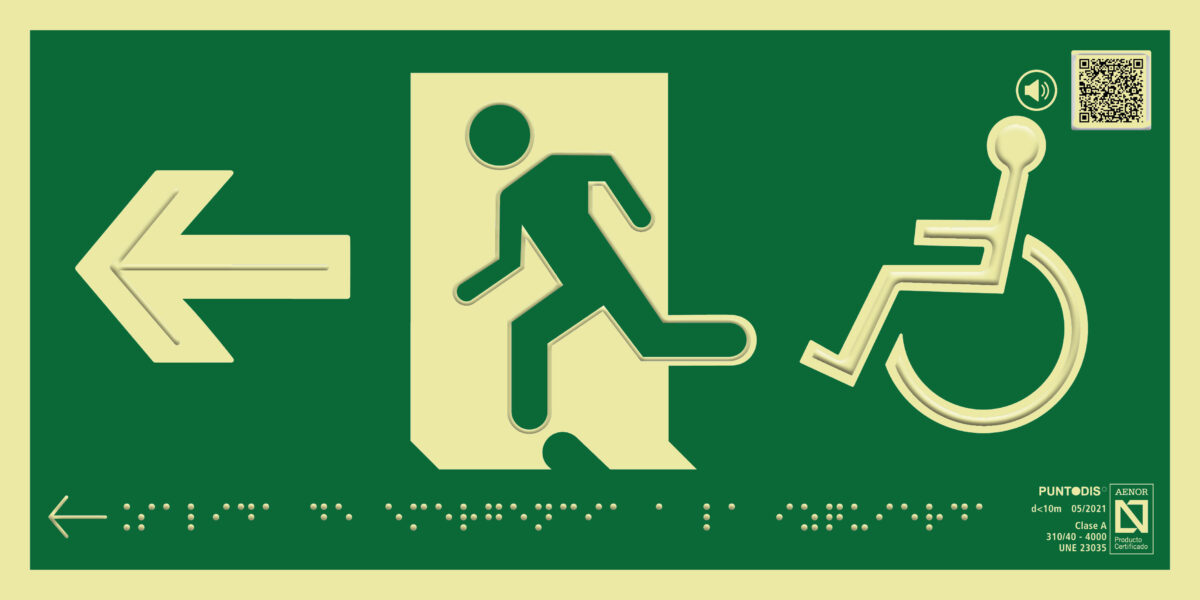 Placa fotoluminiscente Salida de emergencia a la izquierda con QR, braille y altorrelieve