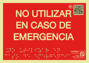 Placa fotoluminiscente No utilizar en caso de emergencia con QR, braille y altorrelieve