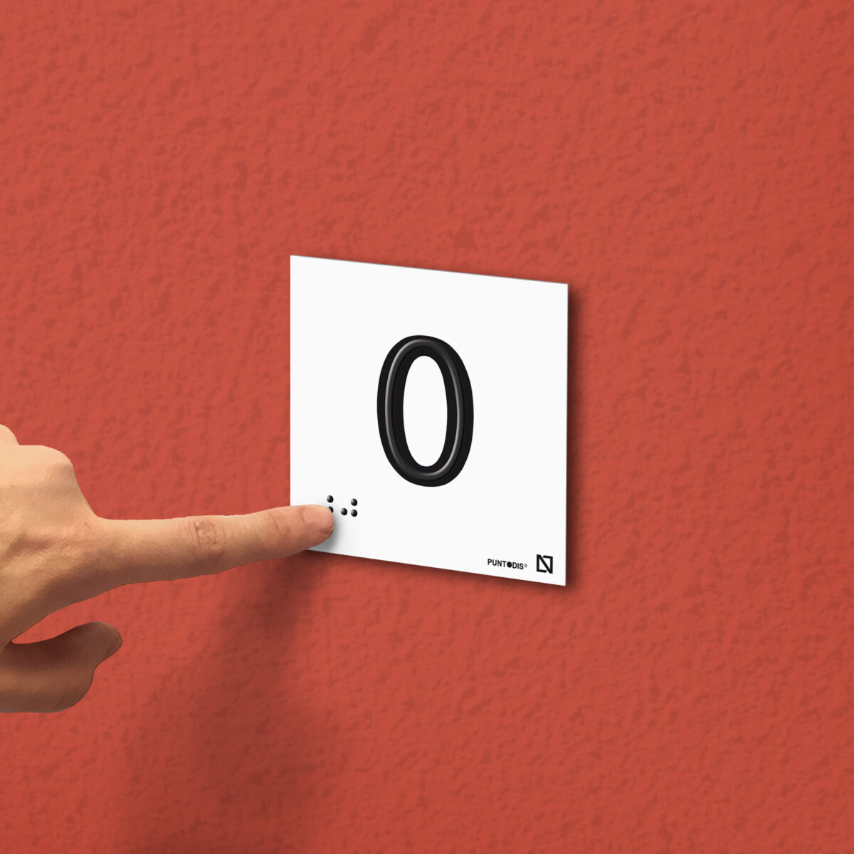 Ejemplo de colocación en pared de la placa del número 0