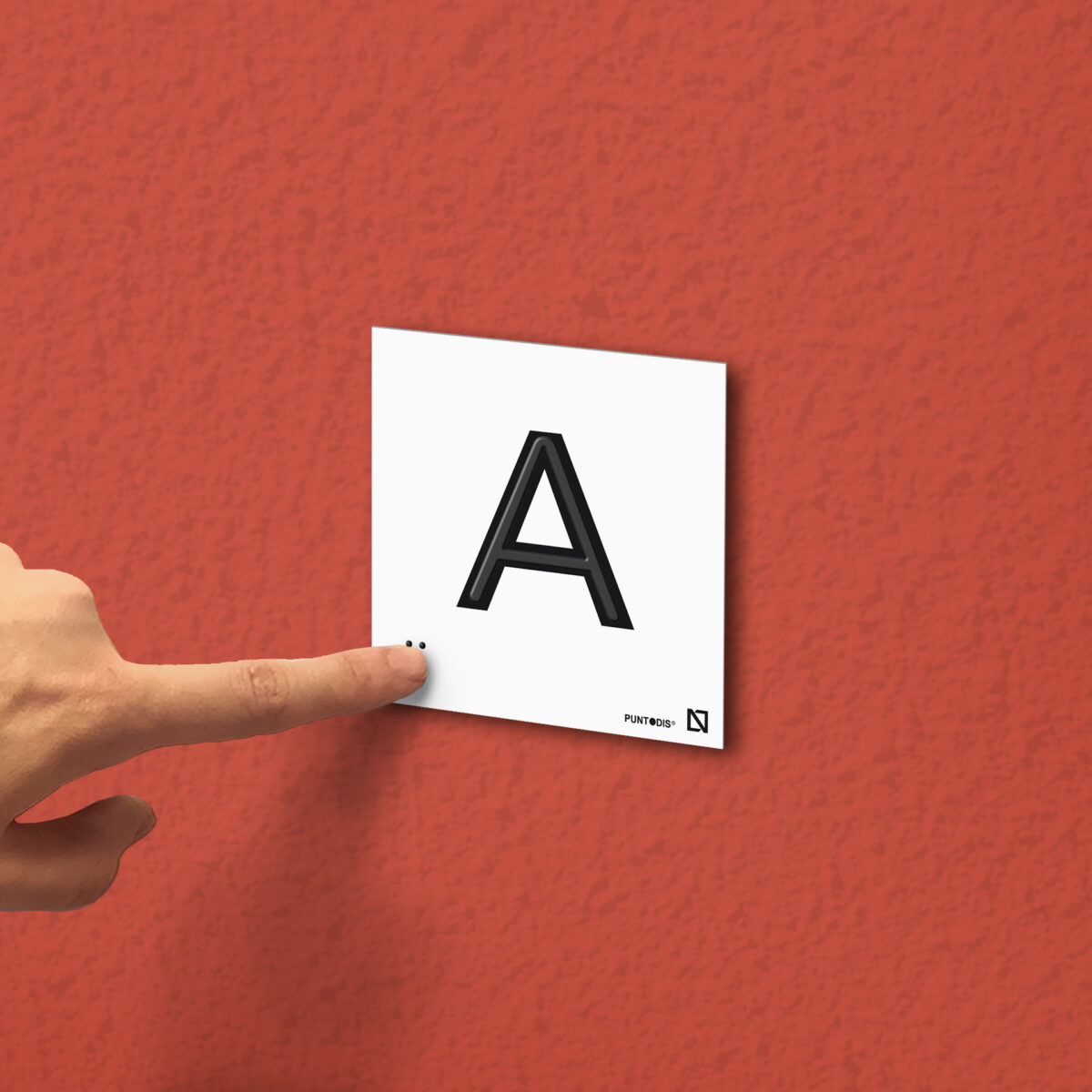 Ejemplo de colocación en pared de la placa de la letra A
