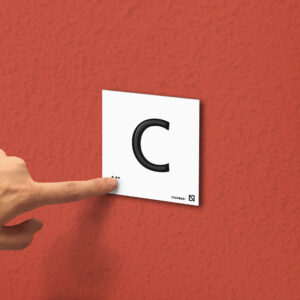 Ejemplo de colocación en pared de la letra C