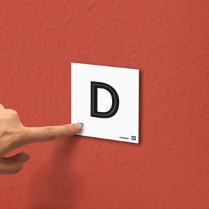 Ejemplo de colocación en pared de la placa
