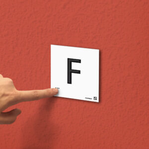 Ejemplo de colocación en pared de la placa