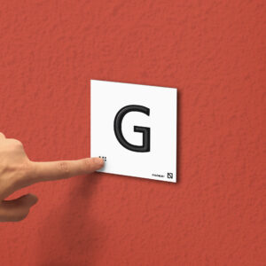 Ejemplo de colocación en pared de la placa