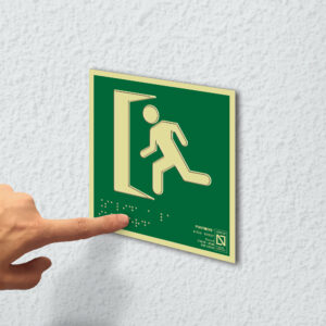 Ejemplo de colocación en pared de la placa