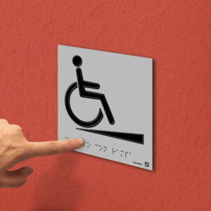 Ejemplo de colocación en pared de la placa