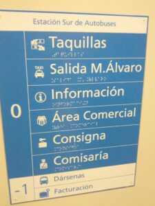 Directorio accesible en braille y altorrelieve