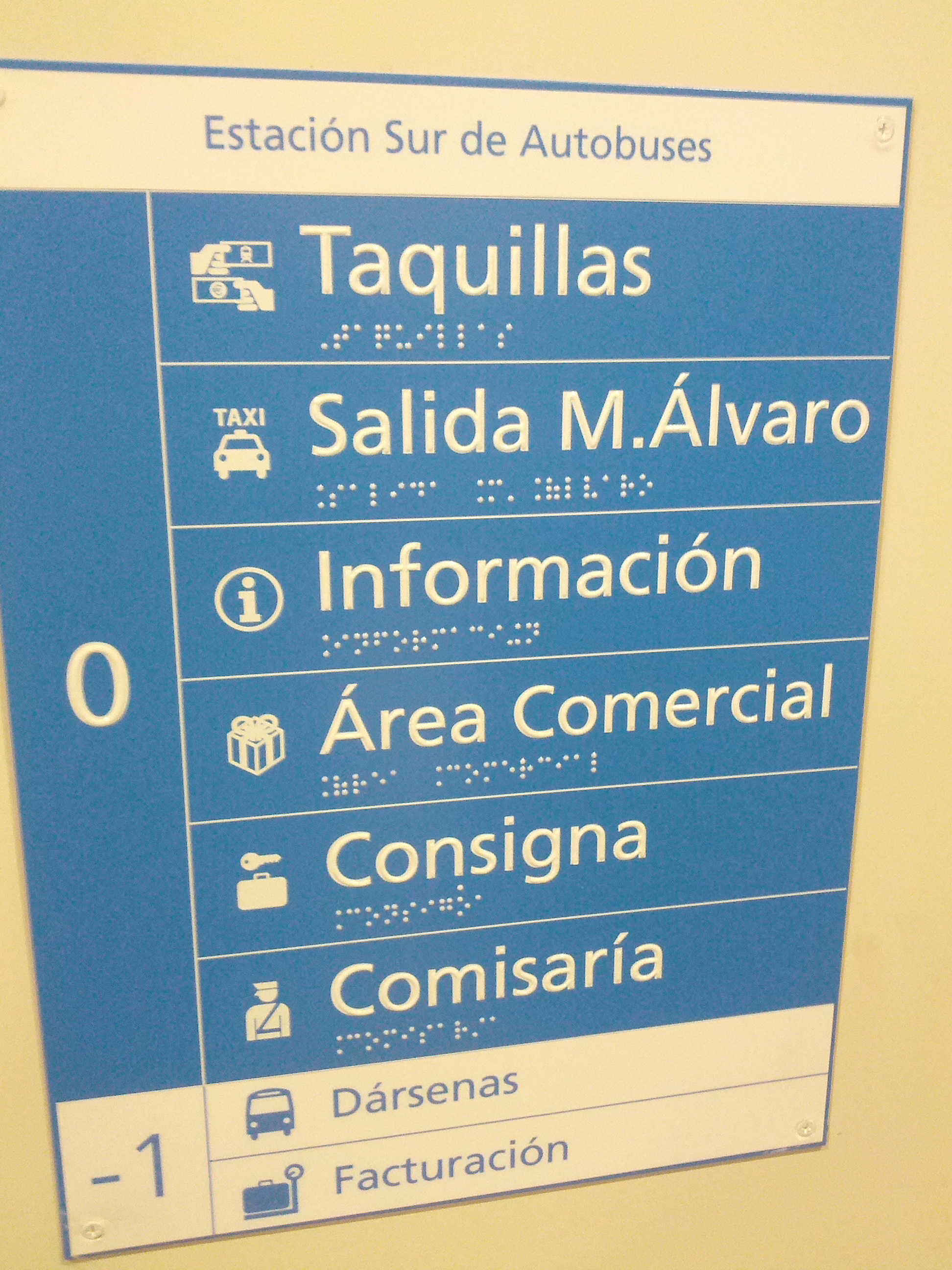 Directorio accesible en braille y altorrelieve