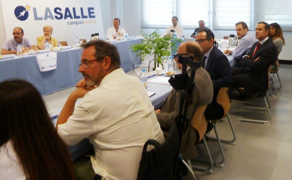 reunión laboral en La Salle Campus Madrid