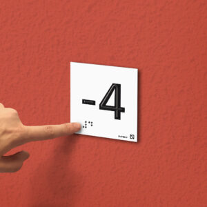 Ejemplo de colocación en pared de la placa