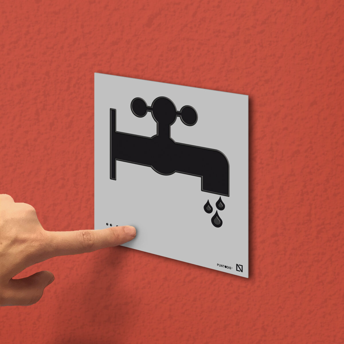 Ejemplo de colocación en pared de la placa