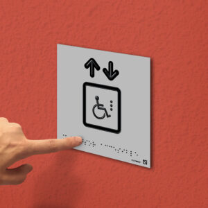 Ejemplo de colocación en pared de la placa