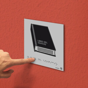 Ejemplo de colocación en pared de la placa