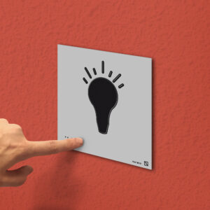 Ejemplo de colocación en pared de la placa