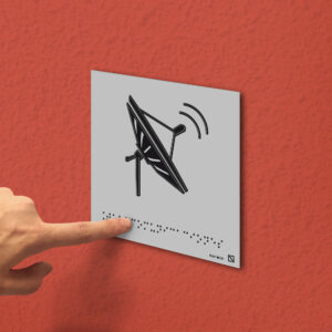 Ejemplo de colocación en pared de la placa