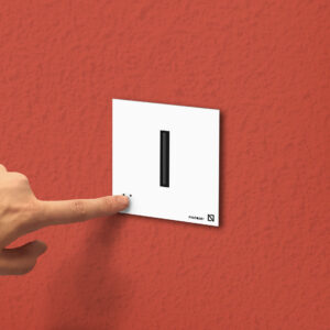 Ejemplo de colocación en pared de la placa