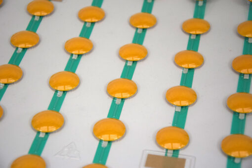 botones amarillos para composición de cruces y avisos