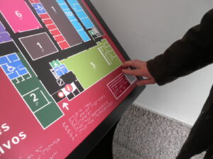 plano accesible en braille y altorrelieve