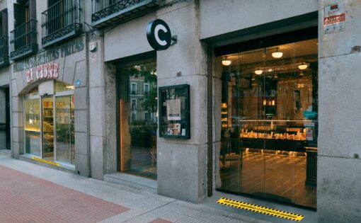 fachada tienda a pie de calle