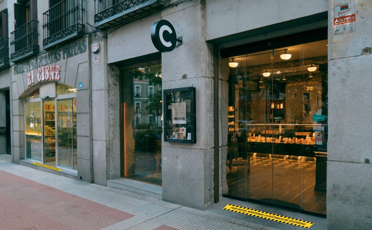 fachada tienda a pie de calle
