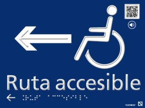 Placa Ruta accesible izquierda en braille y altorrelieve, en aluminio con QR