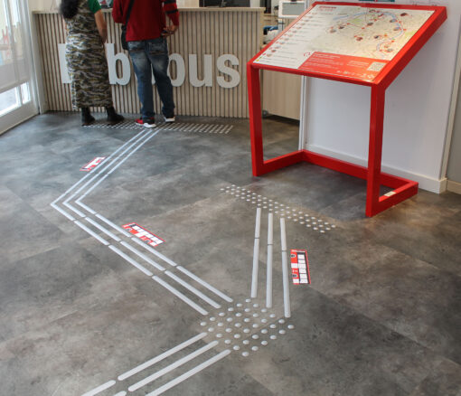 plano accesible en braille y altorrelieve