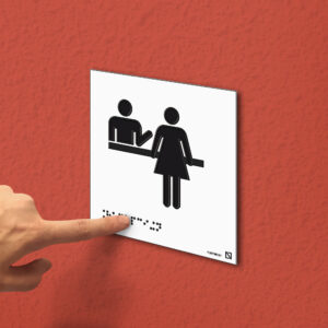 Ejemplo de colocación en pared de la placa