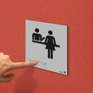 Ejemplo de colocación en pared de la placa