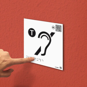 Ejemplo de colocación en pared de la placa