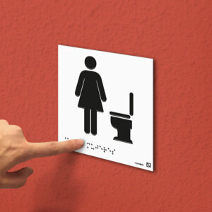 Ejemplo de colocación en pared de la placa