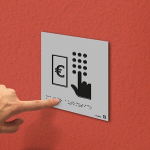 Ejemplo de colocación en pared de la placa