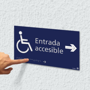 Ejemplo de colocación en pared de la placa Entrada accesible derecha
