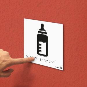 Ejemplo de colocación en pared de la placa