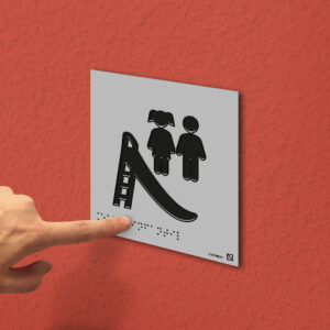 Ejemplo de colocación en pared de la placa