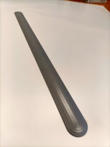 lama guía gris