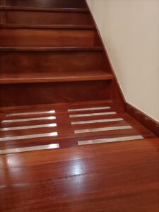 Aviso de escalera acero inoxidable