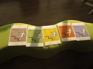 foto de un test con 5 pictogramas con diferente color para analizar su comprensión