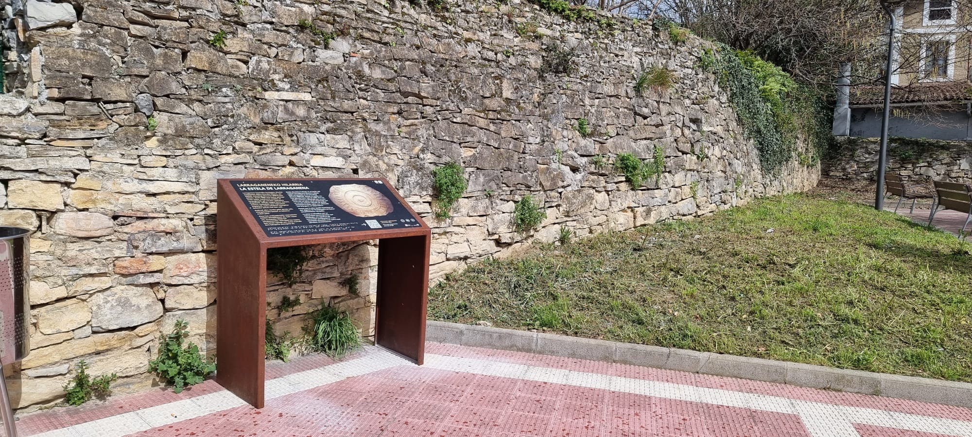 plano accesible en braille y altorrelieve
