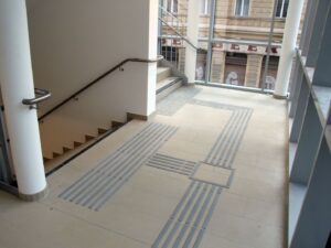 encaminamiento en interior gris