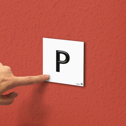Placa letra P en braille y altorrelieve en aluminio