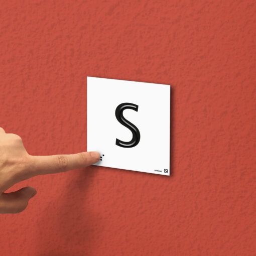Placa letra S en braille y altorrelieve en aluminio
