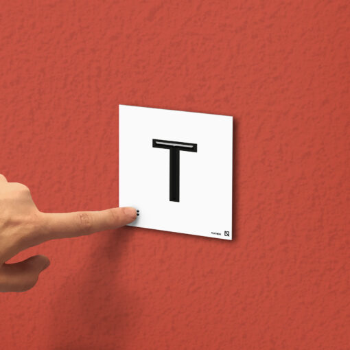 Placa letra T en braille y altorrelieve en aluminio