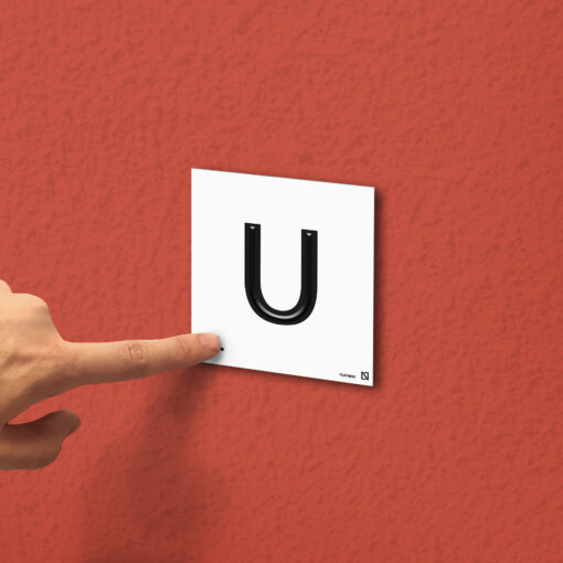 Placa letra U en braille y altorrelieve en aluminio