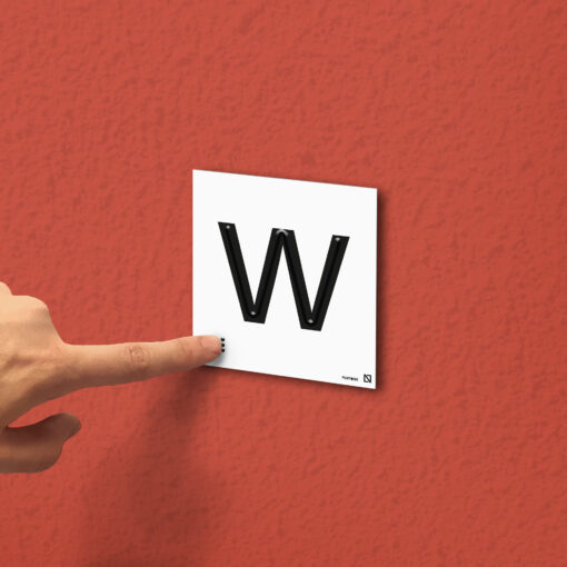 Placa letra W en braille y altorrelieve en aluminio