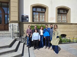 foto grupal ante el ayuntamiento de gorliz