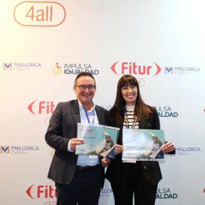 Jon Ceo de Puntodis y Leyre Sáez Directora de Turismo de la Diputación Foral de Bizkaia