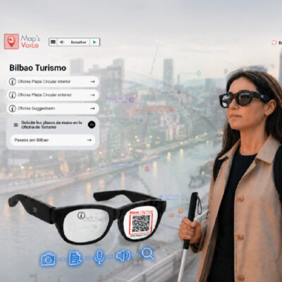 Mujer con gafas inteligentes y bastón blanco en un entorno urbano de Bilbao. Al fondo la interfaz de Map’s Voice, mientras unas gafas ampliadas incorporan un código QR para acceder a información multiformato.