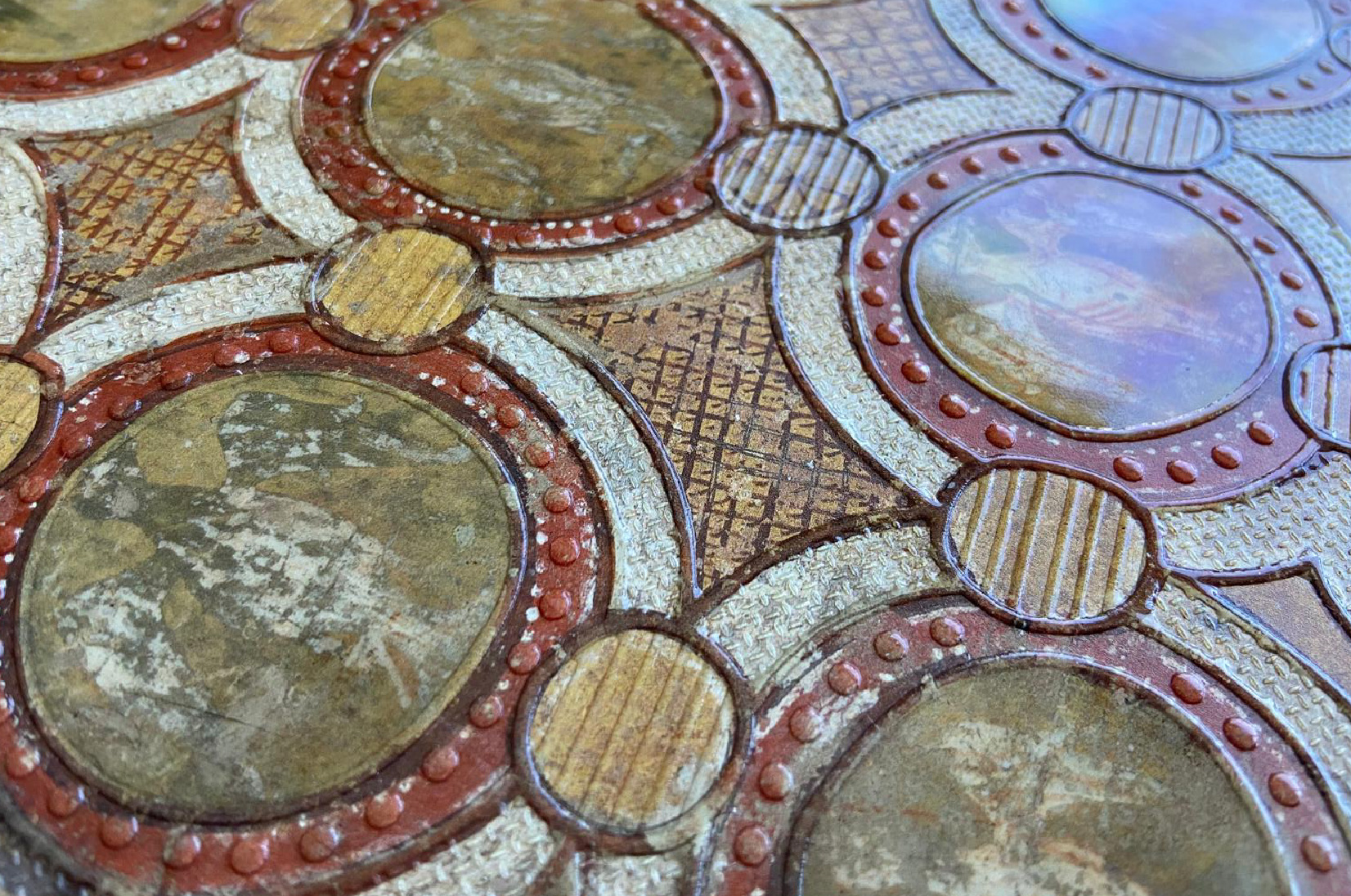 Texturas del libro tacto visual de San Baudelio de Berlanga en el Museo del Prado