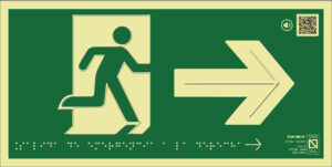 Placa fotoluminiscente Salida de emergencia a la derecha con braille y altorrelieve, con QR